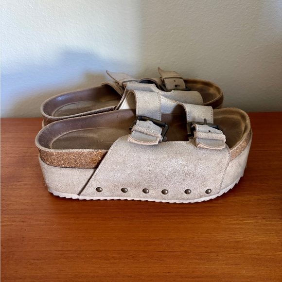 Intentionally blank platform suede sandals - Picture 2 of 6